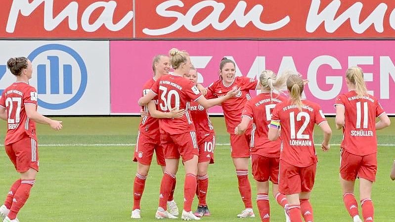 Die Fußballerinnen des FC Bayern beziehen in der Winterpause erneut ein Trainingslager in Katar. Foto: Peter Kneffel/dpa