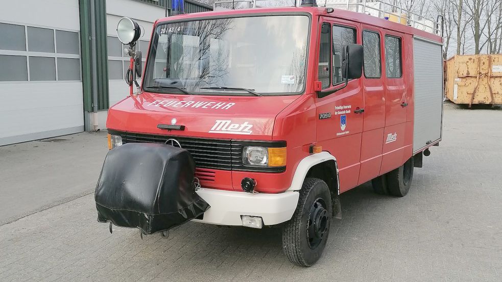 Dieses ausgemusterte Feuerwehrauto wird versteigert. Foto: privat