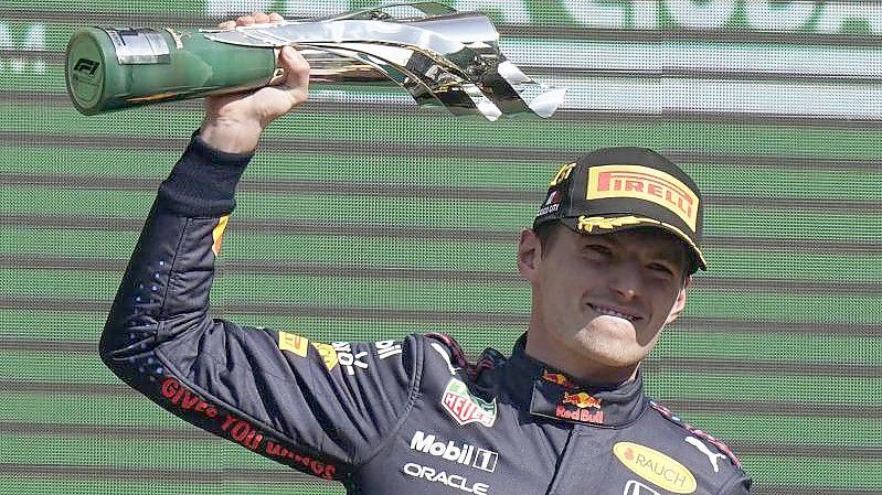 Rast seinem ersten WM-Titel in der Formel 1 entgegen: Red-Bull-Pilot Max Verstappen aus den Niederlanden. Foto: Eduardo Verdugo/AP/dpa