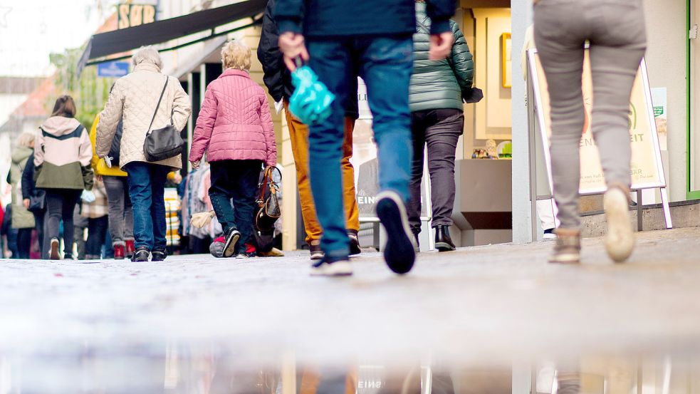 Das Weihnachtsgeschäft steht für den Einzelhandel vor der Tür – auch in der Oldenburger Innenstadt. Mögliche Corona-Einschränkungen könnten jedoch wachsende Umsätze verhindern. Foto: Dittrich/DPA