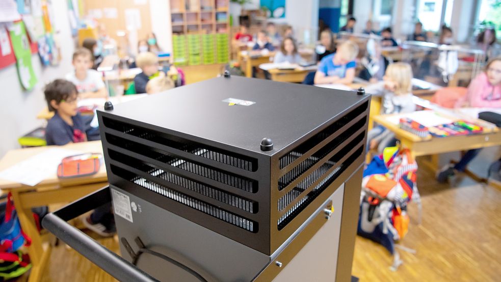 Luftfiltergeräte können in Schulen und Kitas einen zusätzlichen Corona-Schutz bieten. Foto: Hoppe/dpa