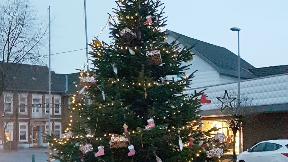 Der Weihnachtsbaum vor dem Rathaus soll dennoch aufgestellt werden. Foto: privat