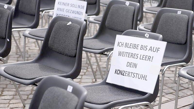 Das Robert Koch-Institut (RKI) fordert die Rückkehr zu massiven Einschränkungen in Deutschland. Foto: Sebastian Kahnert/dpa-Zentralbild/dpa