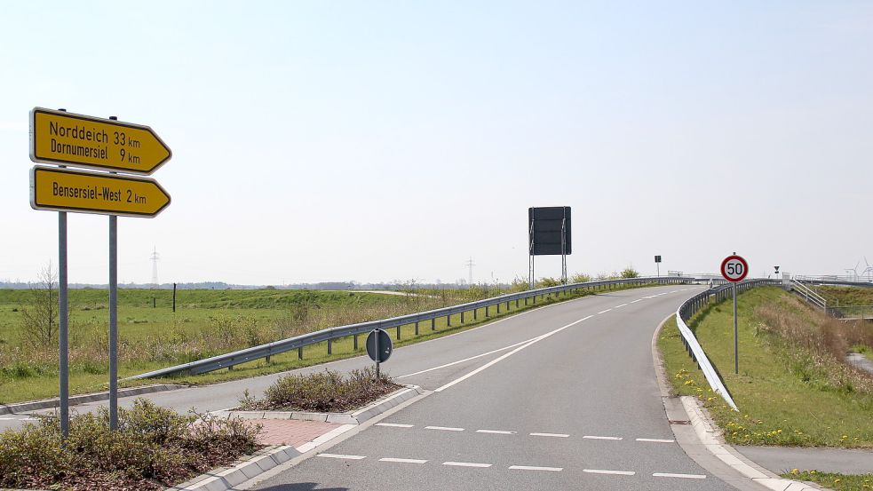 Hier geht‘s auf die Ortsumgehung von Bensersiel, eine etwa zwei Kilometer lange Strecke. Foto: Oltmanns