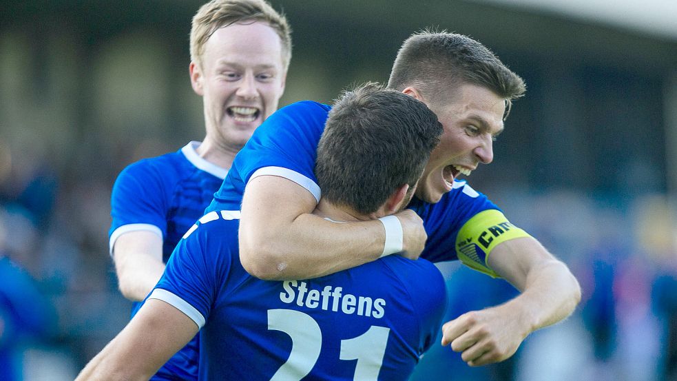 In den Heimspielen jubelte meist Kickers Emden. Foto: Doden