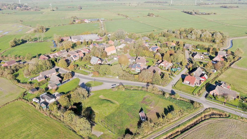 Cirkwehrum heute: Die meisten Einwohner leben auf der Seite der Kirche. Foto: Hock