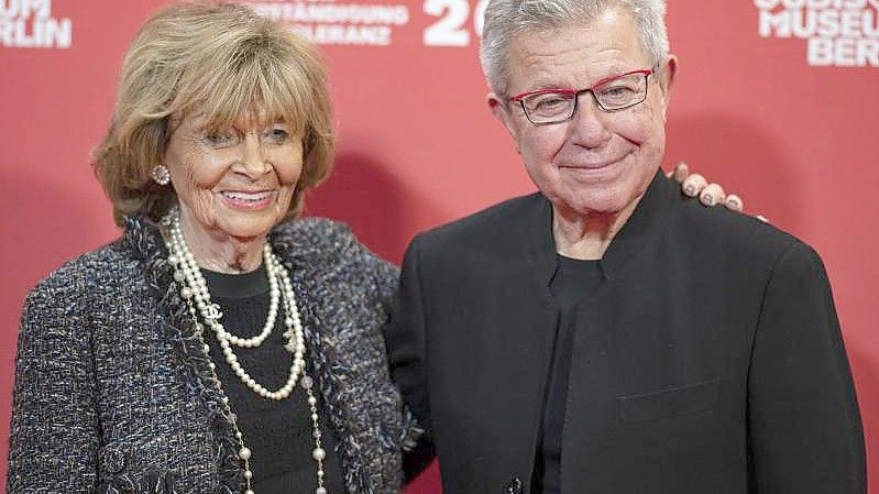 Charlotte Knobloch, Präsidentin der Israelitischen Kultusgemeinde München und Oberbayern, und Daniel Libeskind, Architekt. Foto: Fabian Sommer/dpa