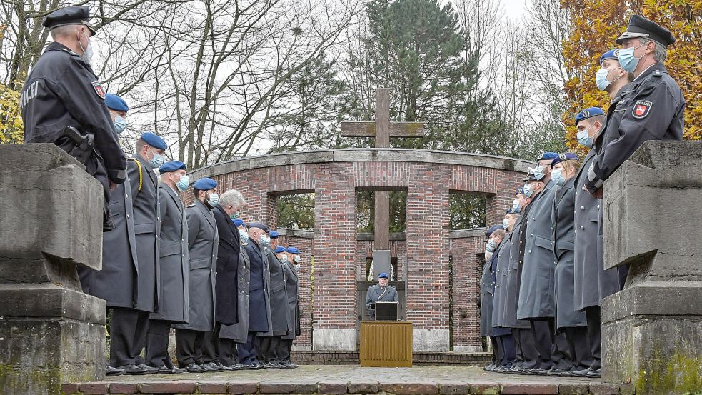Gemeinsam gedachten Soldatinnen und Soldaten in Leer der Kriegsopfer. Foto: Ortgies