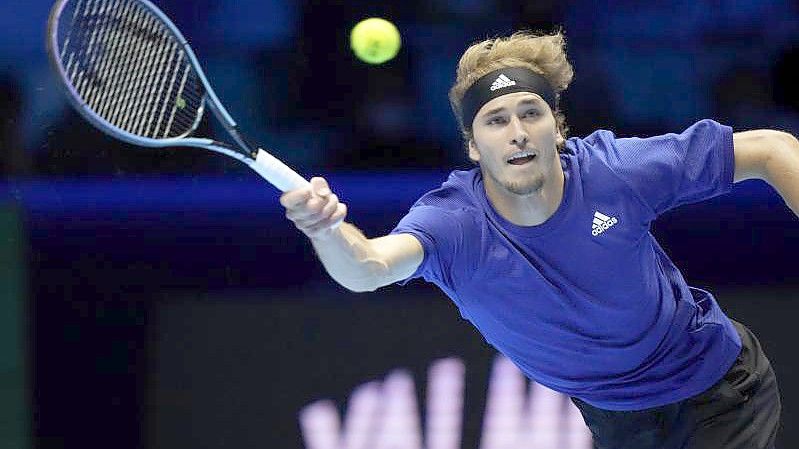 Trifft bei den ATP-Finals als nächstes auf US-Open-Champion Daniil Medwedew: Alexander Zverev in Aktion. Foto: Luca Bruno/AP/dpa