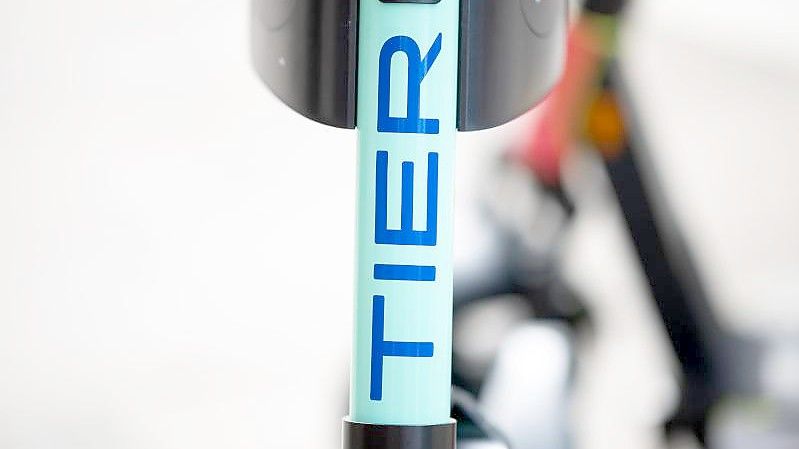 Der E-Tretroller-Anbieter Tier Mobility übernimmt den Fahrradverleiher Nextbike. Foto: Daniel Reinhardt/dpa