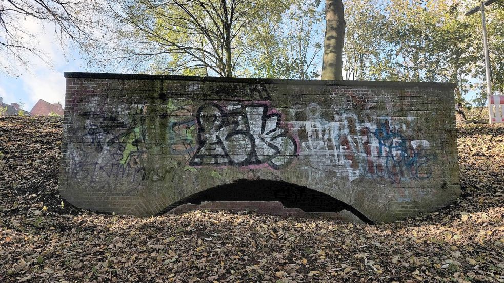 Einst floss das Doeletief unter dem Wall entlang durch Groß-Faldern und zum Alten Stadtgraben. Jetzt steht nur noch die Unterhöhlung.