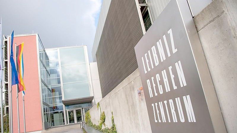 Die Anlage eines Quantencomputers soll in das Leibniz-Rechenzentrum (LRZ) der Bayerischen Akademie der Wissenschaften in Garching integriert werden. Foto: Lino Mirgeler/dpa