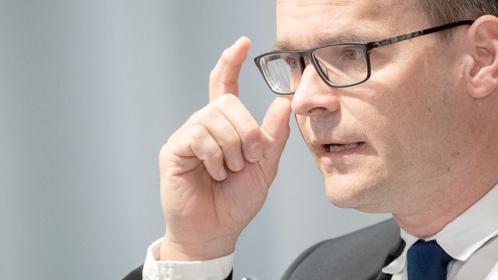 Niedersachsens Kultusminister Grant Hendrik Tonne besucht an diesem Mittwoch unter anderem die Grundschule Jennelt. DPA-Symbolfoto: Stratenschulte
