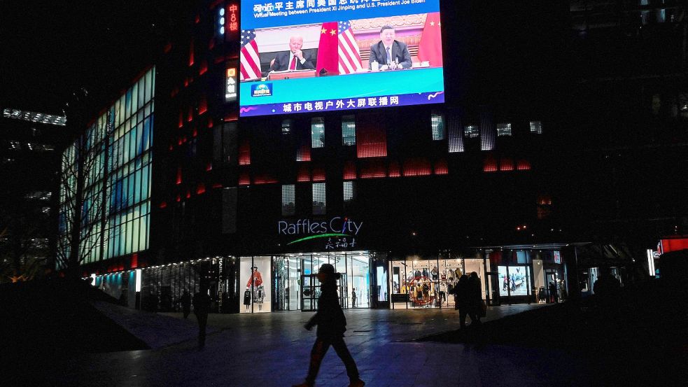 Auch in Peking von öffentlichem Interesse: das virtuelle Treffen zwischen dem chinesischen Staatspräsidenten Xi Jinping und seinem US-Amtskollegen Joe Biden. Foto: Jade Gao/AFP
