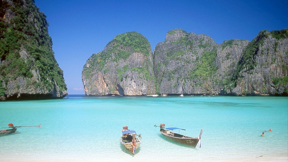 Der Maya Beach in Thailand wurde durch den Film „The Beach“ mit Leonardo DiCaprio weltberühmt. Foto: imago images/AGB Photo
