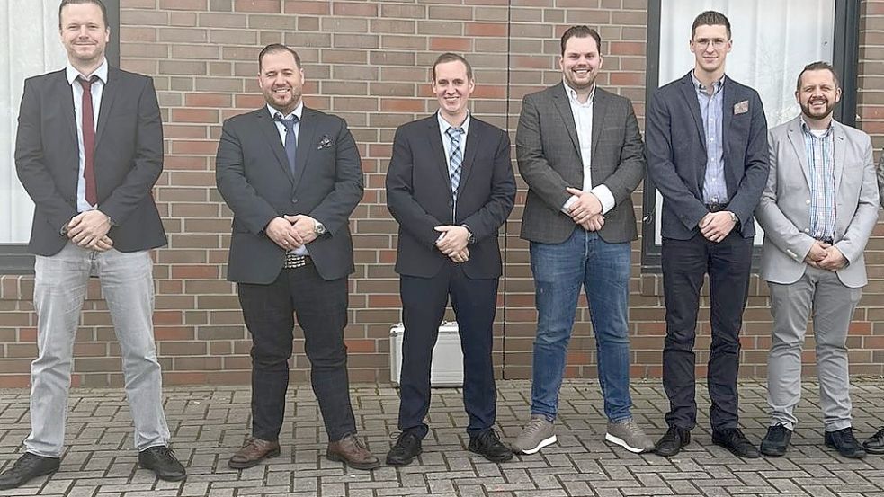 Den neuen Vorstand des Vereins reisender Schausteller Ostfriesland bilden (von links) Timo von Halle, Patrick Alberts, Tommy Wilken, Dennis Eden und Steven von Halle sowie Nicky Weber. Foto: privat