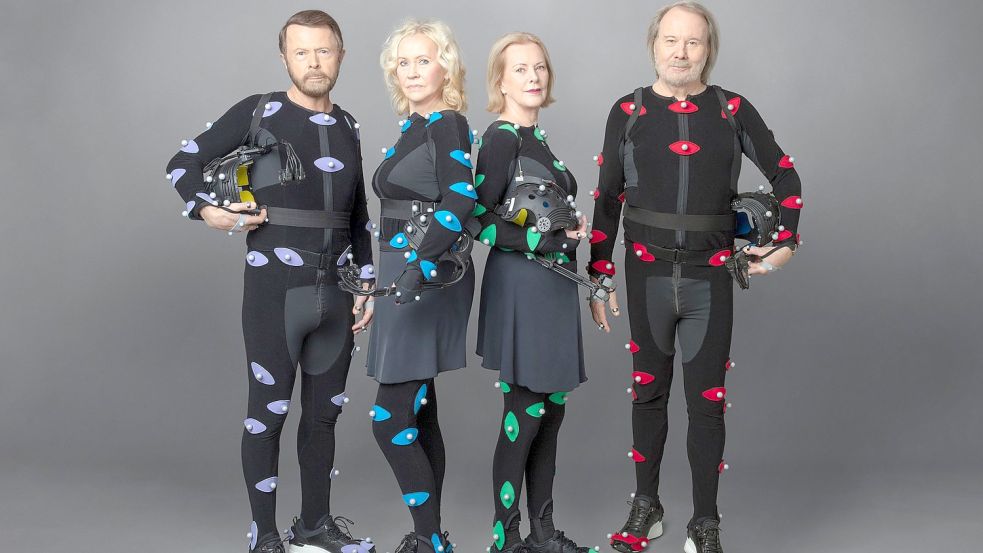 Björn Ulvaeus (l-r), Agnetha Fältskog, Benny Andersson und Anni-Frid Lyngstad, Mitglieder der schwedischen Popgruppe Abba. Nach fast vier Jahrzehnten ohne frische Musik brachte die Kultband im November 2021 ihr neuntes Studioalbum „Voyage“ heraus. Foto: Baillie Walsh/dpa Foto: Baillie Walsh