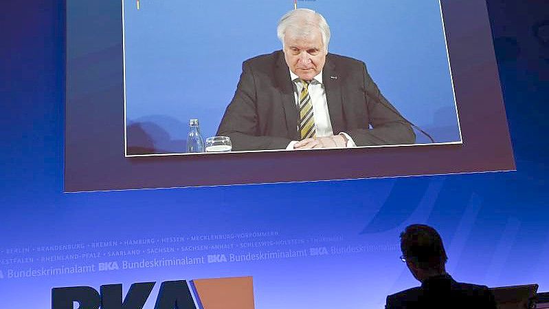 Nahm an der Veranstaltung in Wiesbaden aus Infektionsschutzgründen per Video teil: Horst Seehofer. Foto: Arne Dedert/dpa