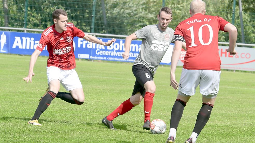 Der Einsatz des zuletzt stark aufspielenden Kevin Lüpkes (links) ist fraglich. Er verletzte sich unter der Woche im Training. Foto: Damm