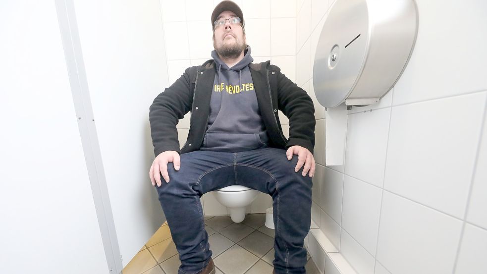Wie gut sind die öffentlichen Toiletten in Emden? Die Redaktion ist dieser Frage etwas augenzwinkernd nachgegangen. Foto: Müller