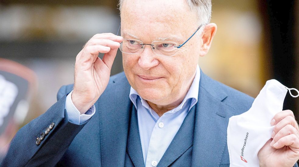 Hat die Infektionslage in Niedersachsen genau im Blick: Ministerpräsident Stephan Weil (SPD). Foto: Moritz Frankenberg/dpa