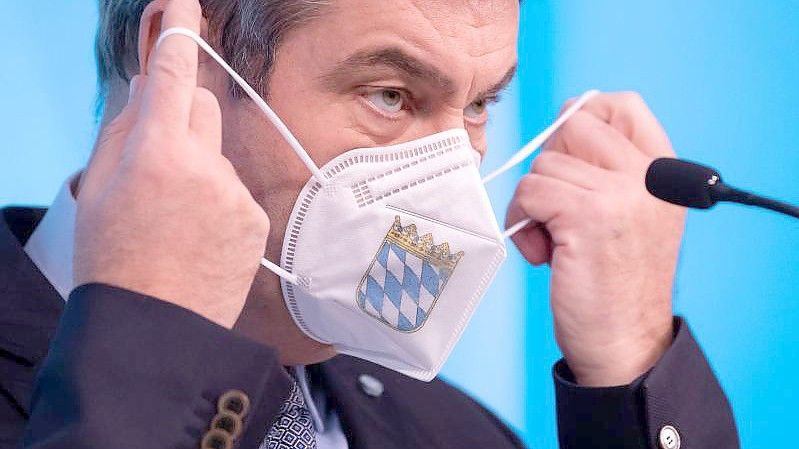 Angesichts der explodierenden Neuinfektionszahlen verschärft die Regierung von Ministerpräsident Markus Söder die Corona-Regeln in Bayern. Foto: Sven Hoppe/dpa