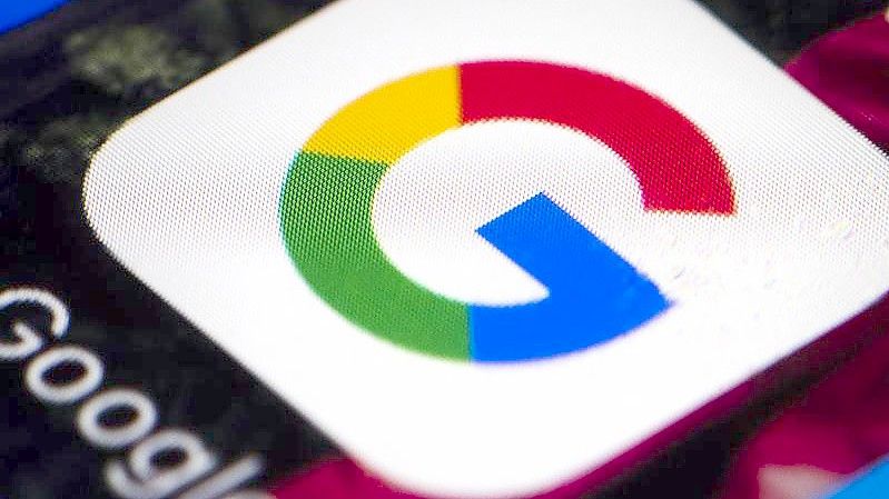 Das Google-Logo auf einem Smartphone. Foto: Matt Rourke/dpa