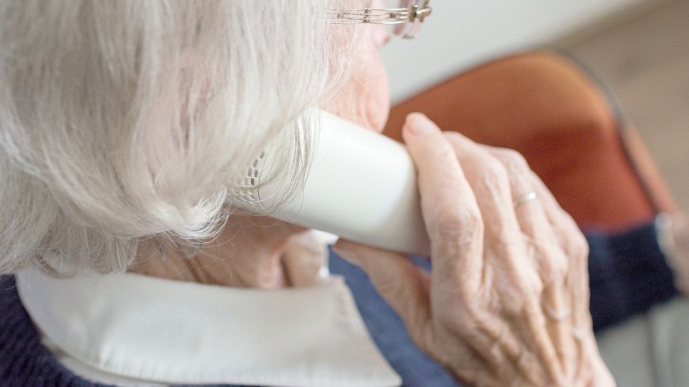 Telefonbetrüger versuchen ihr Glück oft bei älteren Bürgern. Symbolfoto: Pixabay