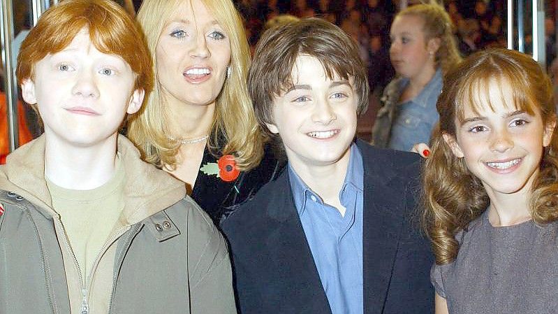 Von der Leinwand auf die Bühne: Eine Szene aus „Harry Potter und das verwunschene Kind“ auf der Bühne im Mehr! Theater am Großmarkt in Hamburg. Die Premiere findet dort am 5. Dezember statt. Foto: Marcus Brandt/dpa