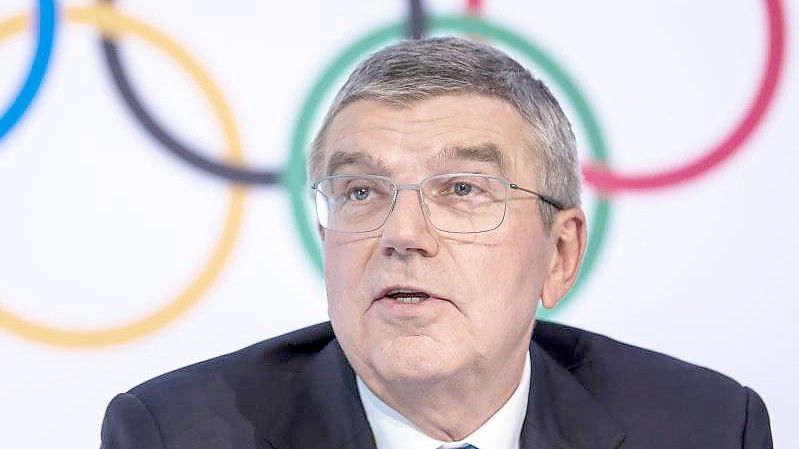 Thomas Bach, Präsident des Internationalen Olympischen Komitees (IOC), hat mit Peng Shuai ein Videotelefonat geführt. Foto: Jean-Christophe Bott/KEYSTONE/dpa
