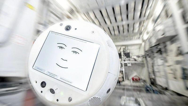 Das Assistenzsystem Cimon - der Roboter soll dem deutschen Astronauten Matthias Maurer auf der Internationalen Raumstation ISS Gesellschaft leisten. Foto: -/DLR/dpa