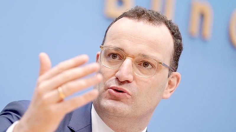 „Moderna ist ein guter, sicherer und sehr wirksamer Impfstoff“: Jens Spahn. Foto: Kay Nietfeld/dpa