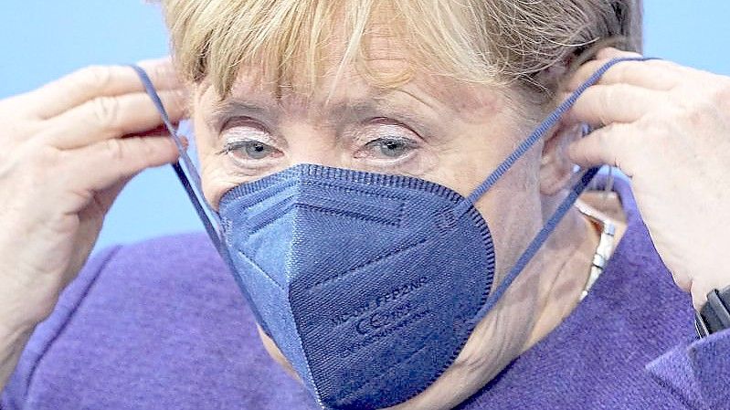 Die geschäftsführende Kanzlerin Angela Merkel (CDU) hält angesichts der dramatischen Entwicklung bei den Corona-Infektionen die aktuellen Maßnahmen nicht für ausreichend. Foto: Michael Kappeler/dpa POOL/dpa