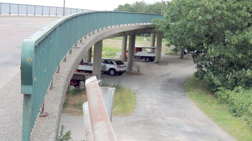 Die sogenannte Luftbrücke über den Ems-Jade-Kanal in Uphusen ist schon seit langem ein Sorgenkind der Stadt. Foto: F. Doden/Archiv