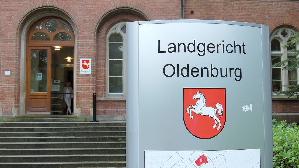 Vor dem Landgericht Oldenburg läuft ein Prozess wegen Steuerhinterziehung gegen einen Landwirt aus Friesoythe. Der Mann soll rund 1,5 Millionen Euro zu Unrecht nicht abgeführt haben. Foto: Fertig