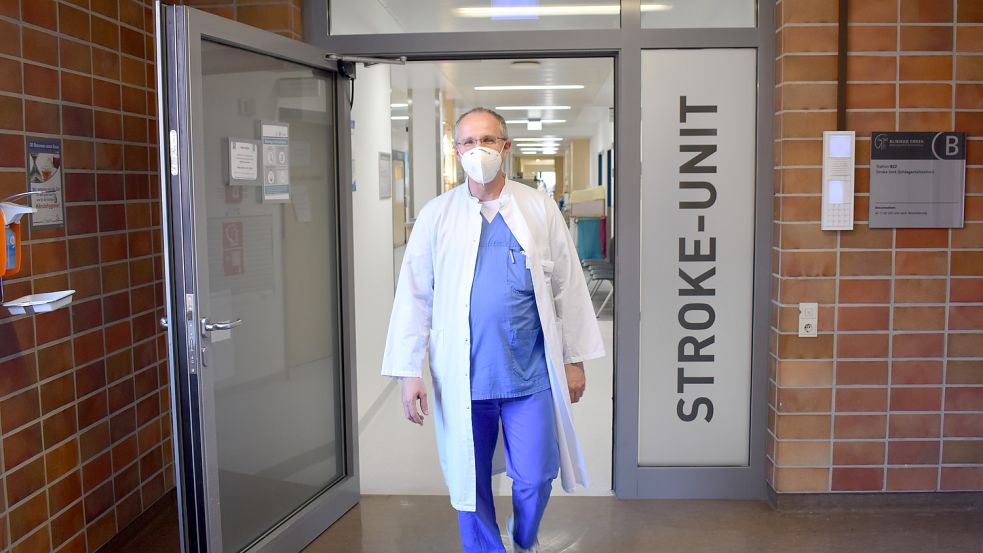In Emden gibt es eine sogenannte „Stroke-Unit“. Dr. Michael Bauerle ist dort Oberarzt. Foto: Archiv/Hanssen