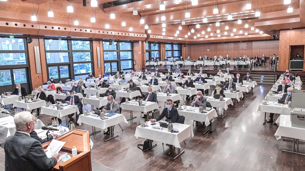 Am Mittwochnachmittag hat sich in der Auricher Stadthalle der neue Kreistag konstituiert. Foto: Ortgies