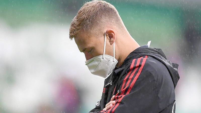 Bayerns Joshua Kimmich steht vor einem Spiel auf dem Platz. (Archivbild). Foto: Carmen Jaspersen/dpa