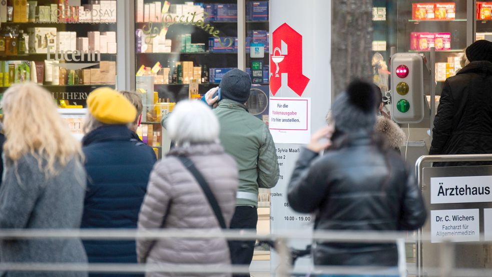 Führt der Weg zu einer Corona-Erst- oder Auffrischungsimpfung in Niedersachsen demnächst auch über die Apotheken? Darüber wird aktuell jedenfalls diskutiert. Foto: Julian Stratenschulte/dpa