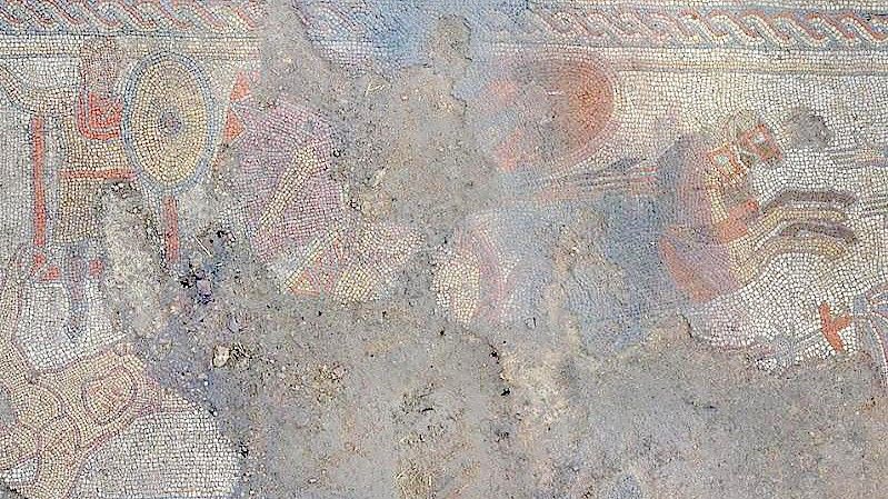 Das in der mittelenglischen Grafschaft Rutland gefundene Mosaik stellt eine der berühmtesten Schlachten des Trojanischen Krieges dar. Foto: Ulas/PA Media/dpa