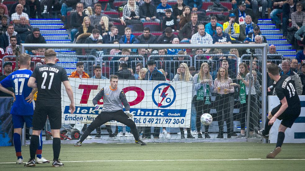 An zwei Tagen kämpfen meist 16 Teams um den Stadtmeistertitel. Die letzte Auflage 2019 gewannen die Sportfreunde Larrelt. Archivfoto: Doden