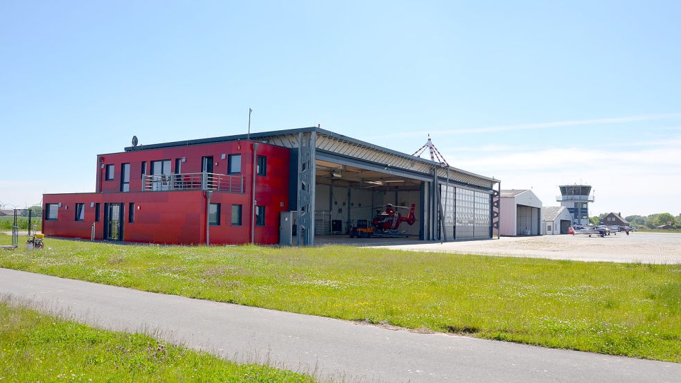 Einen Hangar gibt es bereits auf dem Flugplatz Norddeich. So ähnlich könnte auch der neue für die Rettungshubschrauber aussehen. Foto: Archiv