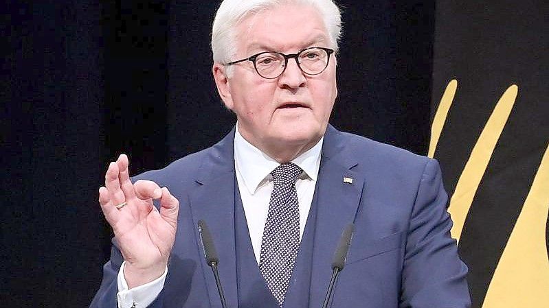 Bundespräsident Frank-Walter Steinmeier bittet die Bürger: „Halten wir uns an die Regeln, reduzieren wir noch einmal unsere Kontakte“. Foto: Britta Pedersen/dpa