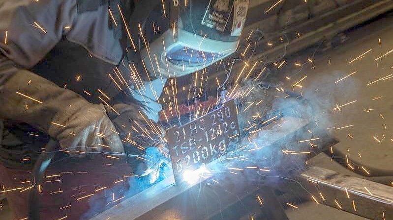 Deutschlands Maschinenbauer klagen seit geraumer Zeit über Fachkräftemangel. Foto: Stefan Puchner/dpa