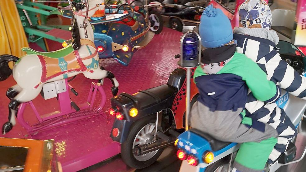 Das Kinderkarussell auf dem diesjährigen Engelkemarkt ist noch immer dasselbe wie beim ersten Markt. Foto: Hanssen