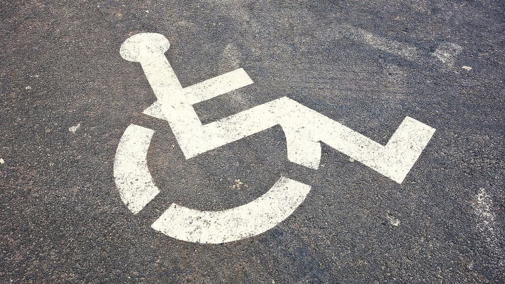 Falschparker auf Behinderten-Parkplätzen lassen schnell die Emotionen hochkochen. Nicht immer ist die Kritik jedoch berechtigt. Symbolfoto: Pixabay