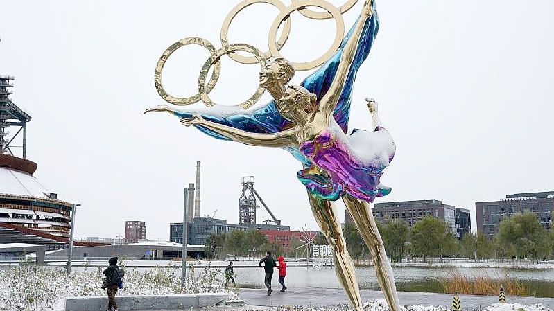 China sieht durch die neue Coronavirus-Variante Omikron keine Gefahr für die Ausrichtung der Olympischen Winterspiele. Foto: Zhang Chenlin/XinHua/dpa