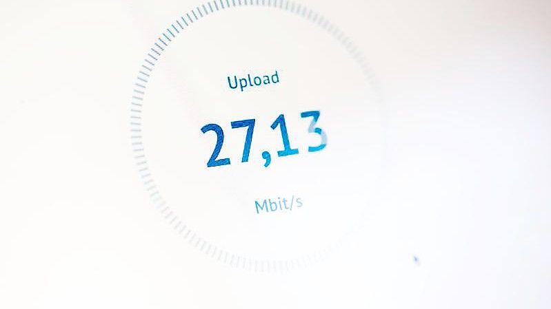 Eine Uploadmessung wird in der Breitbandmessung-Desktop-App durchgeführt. Foto: Fernando Gutierrez-Juarez/dpa-Zentralbild/dpa