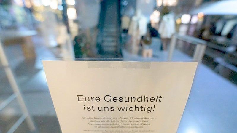 Das in der Regel umsatzstarke Schlussquartal hat für Deutschlands Einzelhändler mit Einbußen begonnen. Foto: Jonas Walzberg/dpa