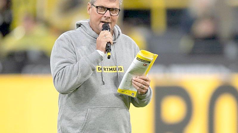 Norbert Dickel kritisierte das Verhalten von Bayern-Stürmer Robert Lewandowski auf dem Fußballfeld. Foto: Marius Becker/dpa